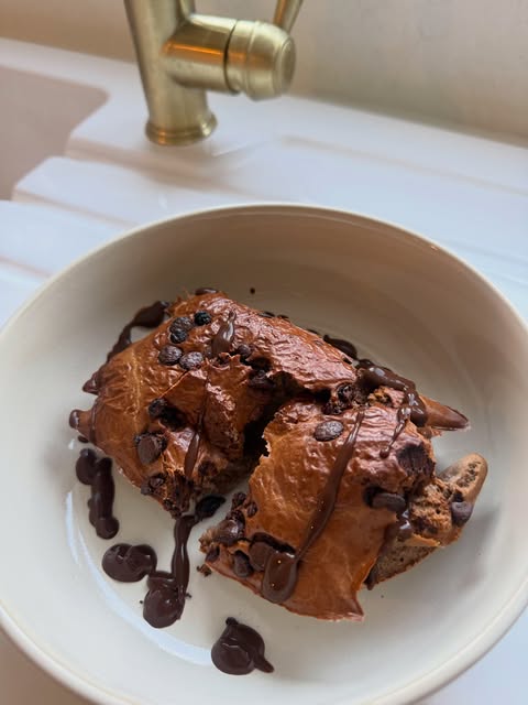A bowl of chocolate baked oats from Kelly's food posts